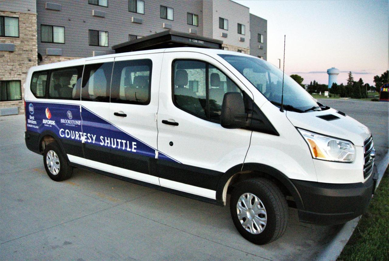 פורט דודג' Brookstone Inn & Suites מראה חיצוני תמונה