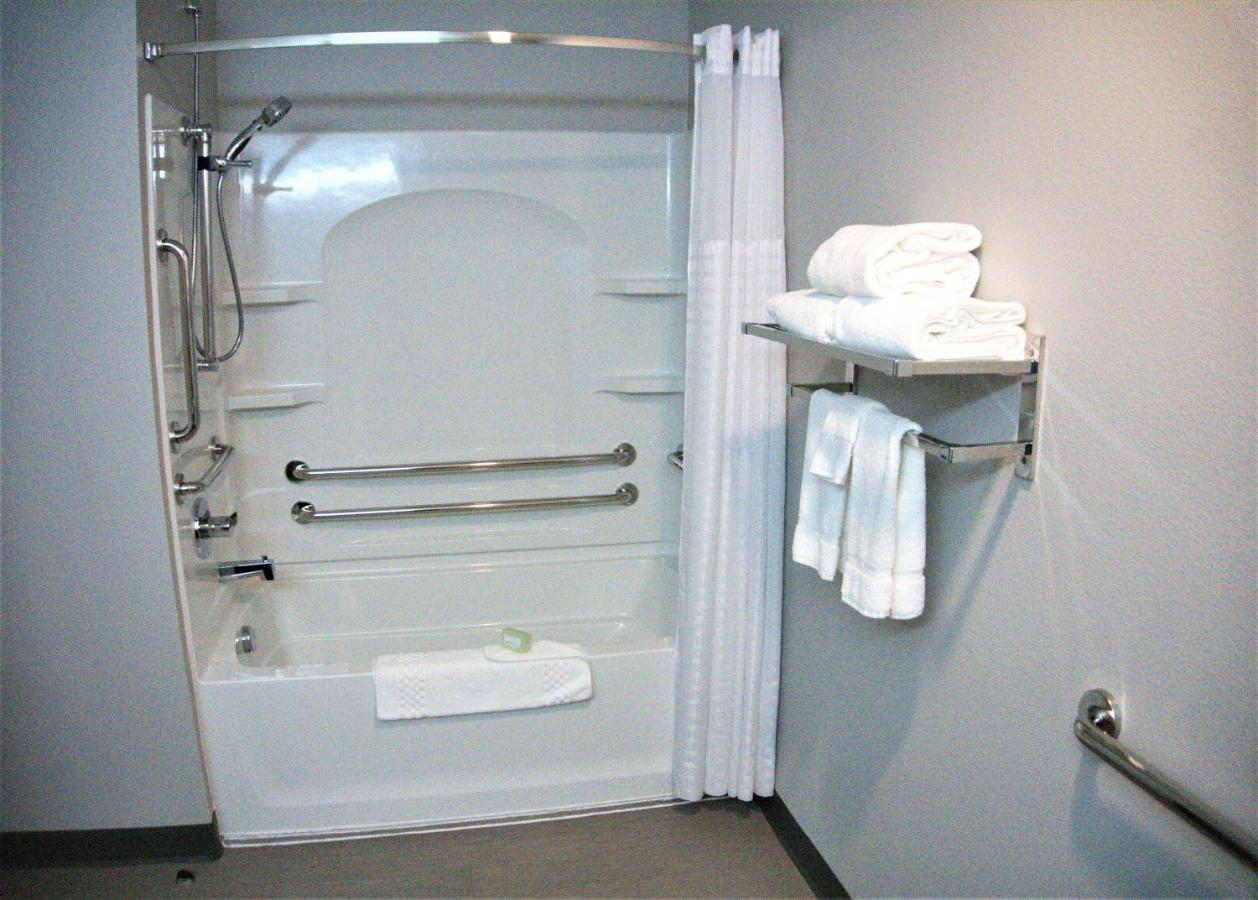 פורט דודג' Brookstone Inn & Suites מראה חיצוני תמונה