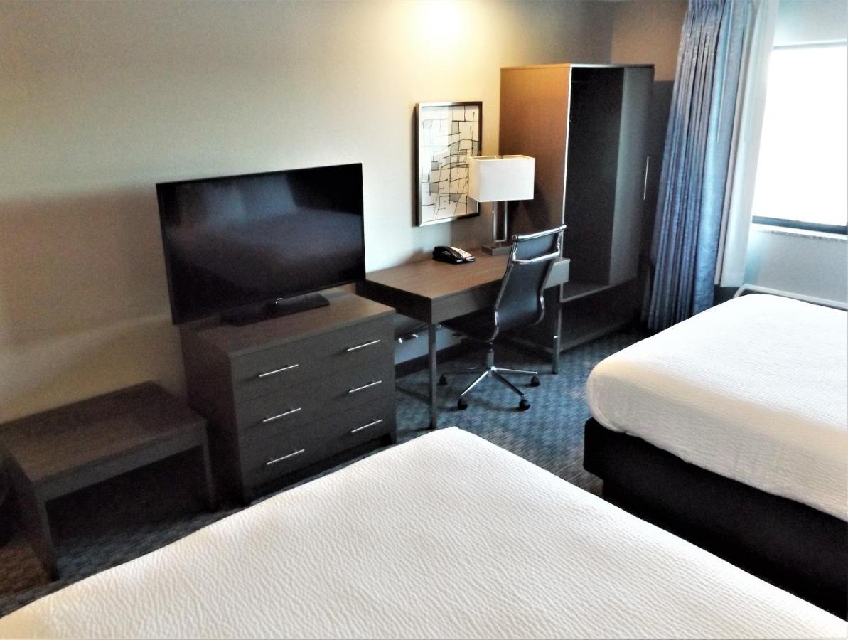 פורט דודג' Brookstone Inn & Suites מראה חיצוני תמונה