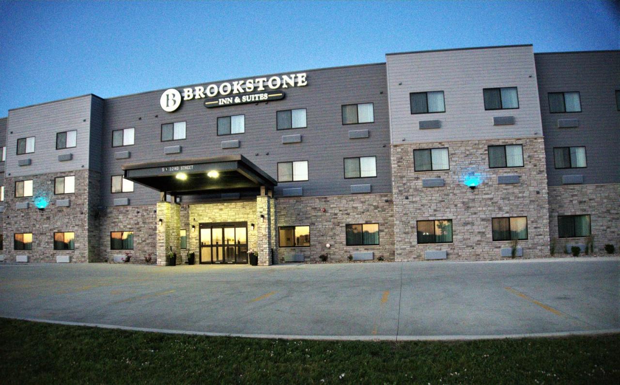 פורט דודג' Brookstone Inn & Suites מראה חיצוני תמונה