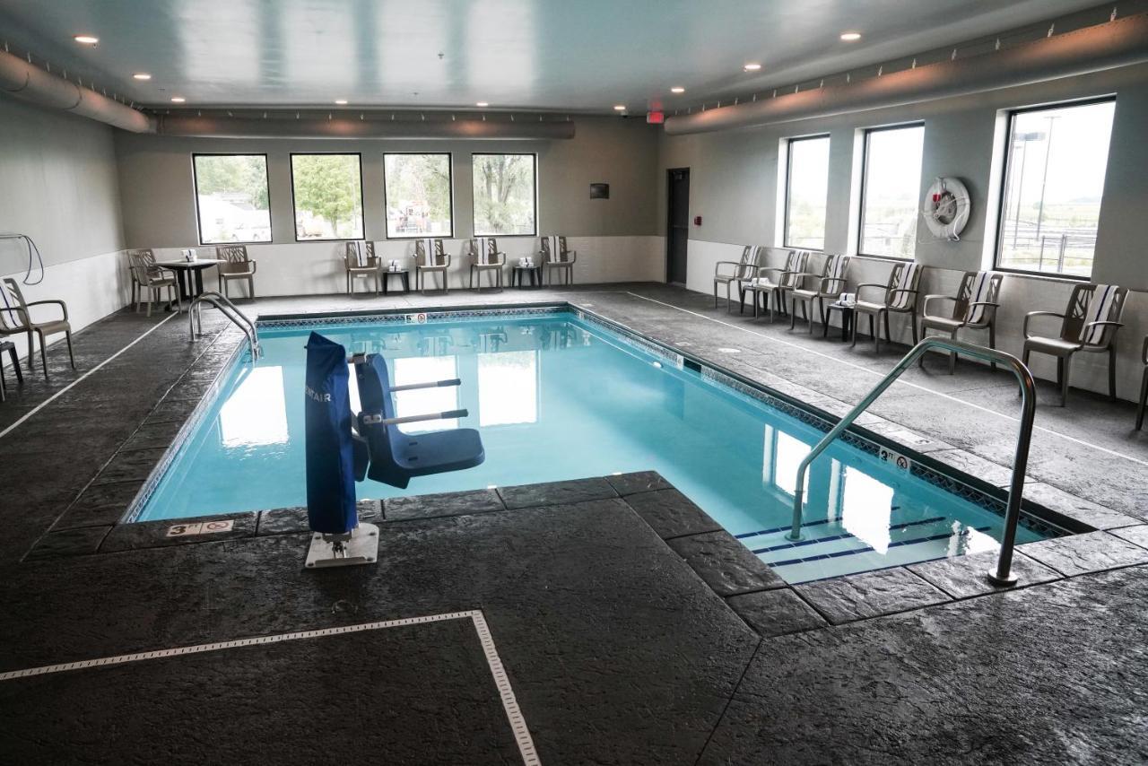 פורט דודג' Brookstone Inn & Suites מראה חיצוני תמונה