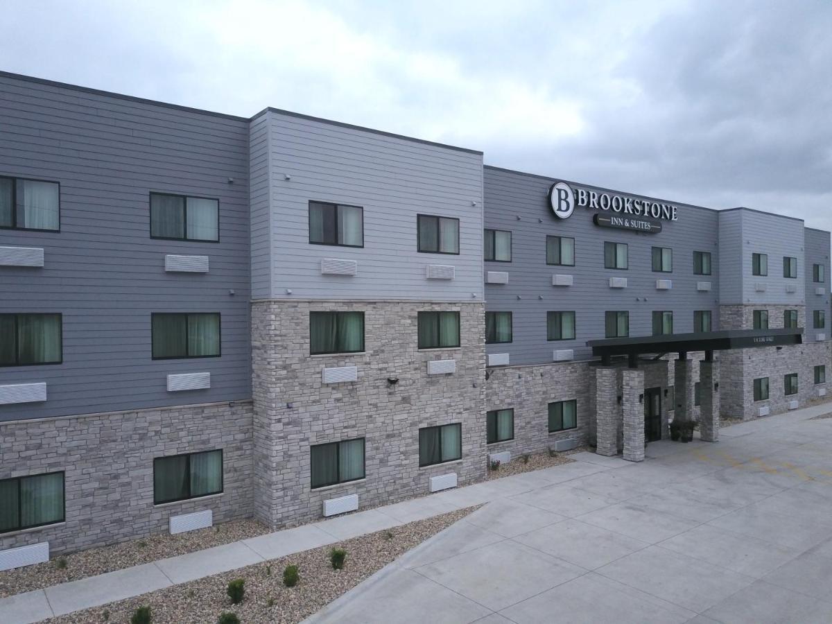 פורט דודג' Brookstone Inn & Suites מראה חיצוני תמונה